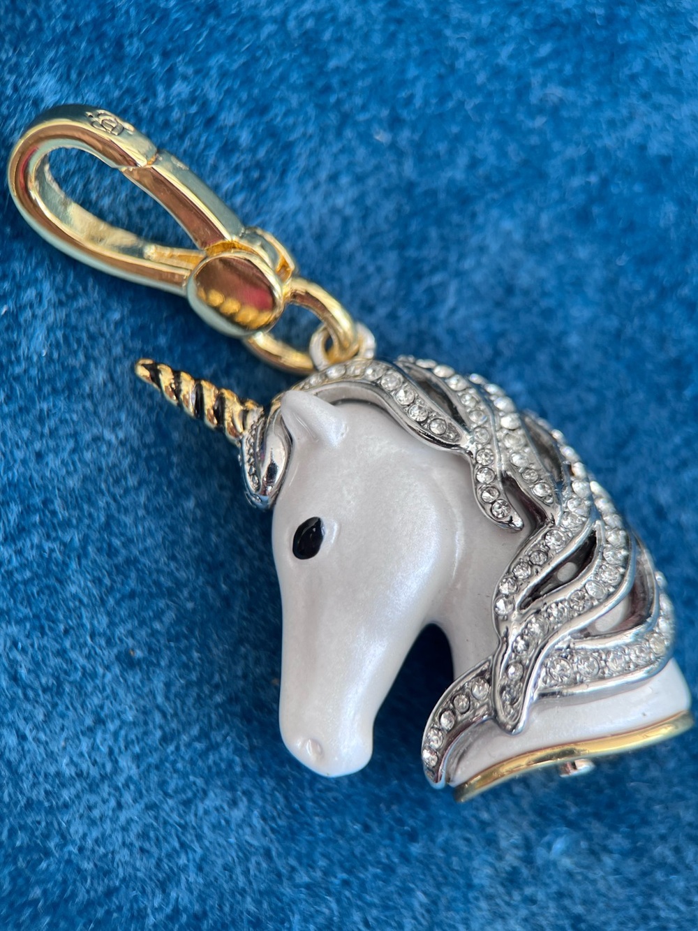 Juicy Couture Jeweled Unicorn Charm – Pearlescent White & Crystal Gold - Picture 9 of 13